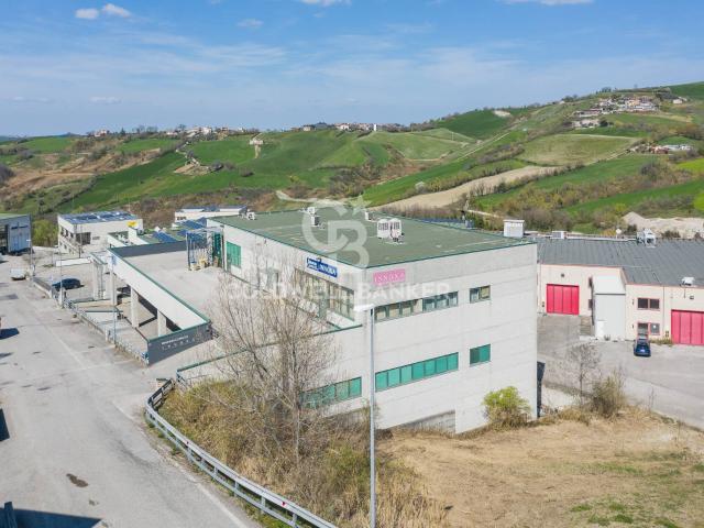 Capannone in vendita a Acquaviva