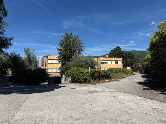 Capannone in vendita a Spoleto, Umbria