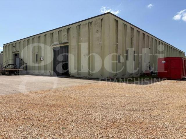 Capannone in affitto a Latina, Lazio