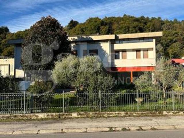 Capannone in vendita a Valdagno, Veneto