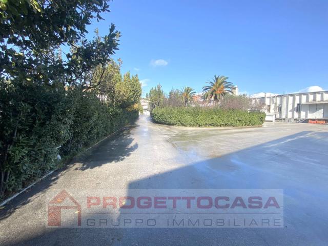 Capannone in affitto a Zona Industriale Valtesino, Marche