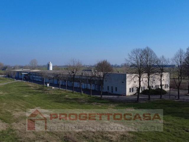 Capannone in vendita a Fiesse, Lombardia