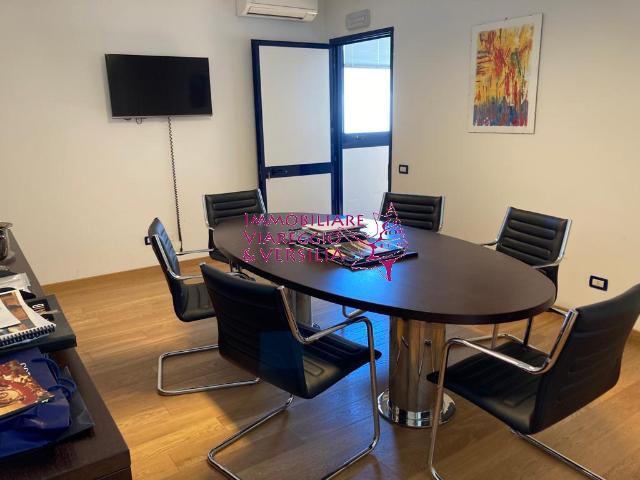 Capannone in vendita a Viareggio, Toscana