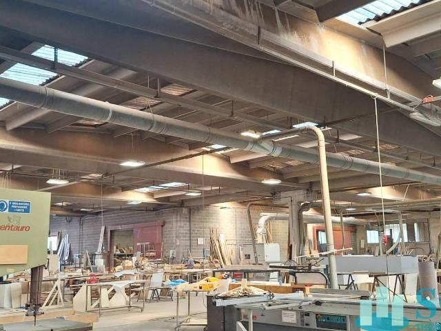 Capannone in vendita a Carugate, Milano