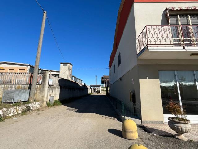 Capannone in vendita a San Colombano Al Lambro, Lombardia