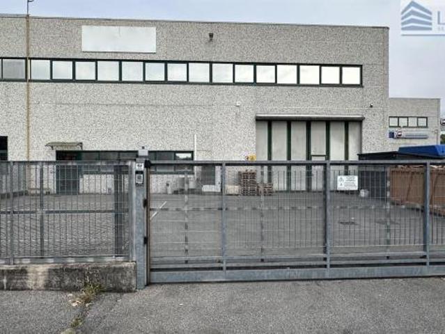Capannone in vendita a Curno, Lombardia