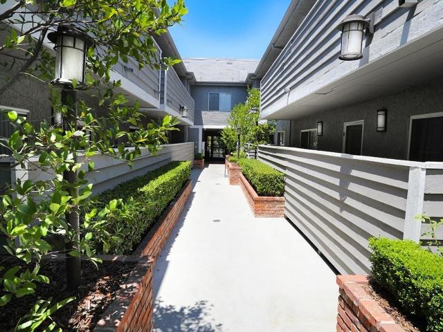 Apartment for rent in Canoga Park, California
