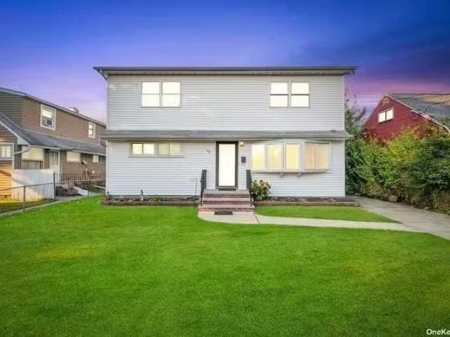 House for rent in Hicksville