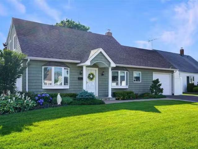 Condo for rent in Levittown