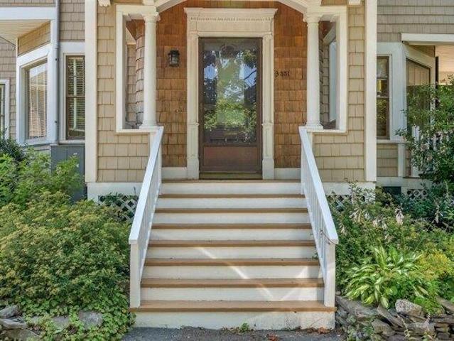 House for sale in Cape Elizabeth, Maine