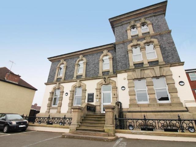 Apartment for rent in Woodloes Park, Green Close