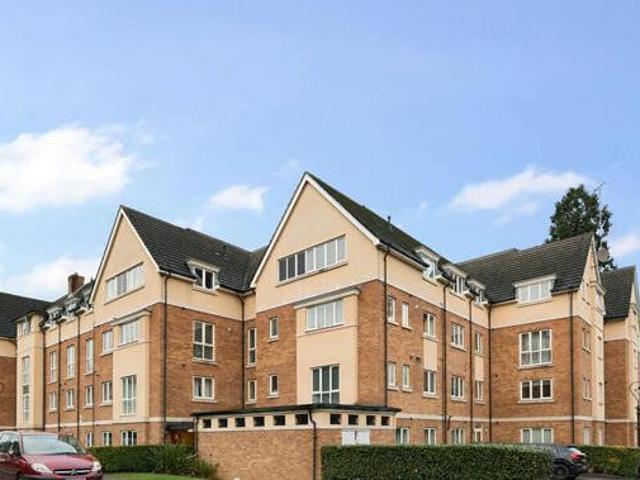 House for sale in Little Stanmore, Greater London