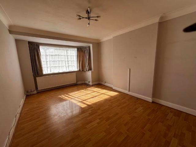 Apartment for rent in Pinner, Greater London