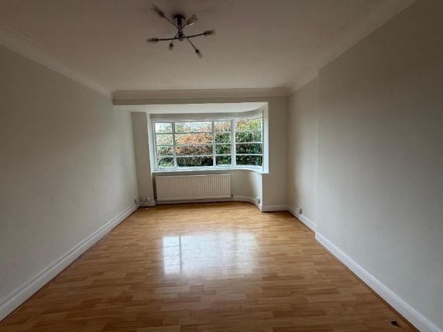 Apartment for rent in Pinner, Greater London