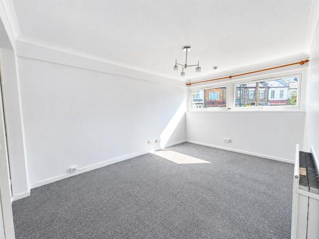 Apartment for rent in London Borough of Newham, Greater London