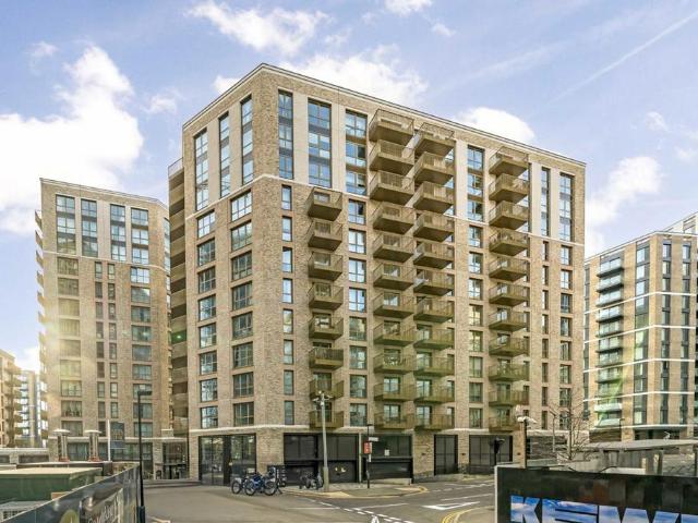 Apartment for rent in Strand-on-the-Green, Greater London