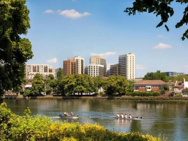 Apartment for rent in London Borough of Hounslow, Strand