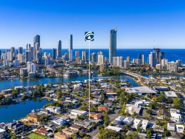 House for sale in Isle Of Capri, Queensland