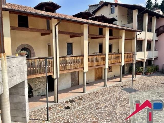 Appartamento in vendita a Caprino Bergamasco, Lombardia