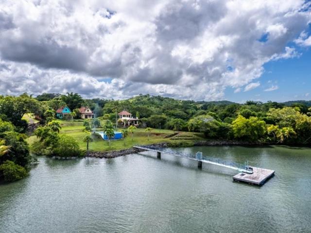 Captin Morgan Black and Blue Marlin Club