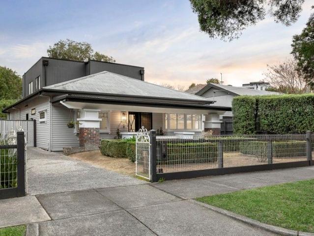 House for sale in Glen Iris