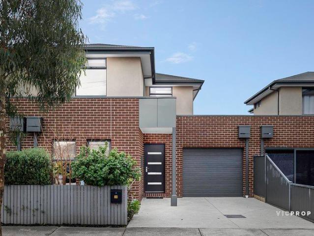Townhouse for sale in Camerons Creek, Victoria