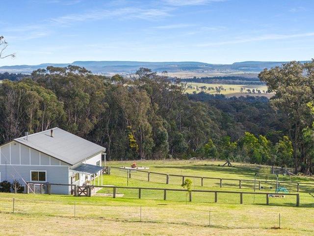 Cottage for sale in Canyonleigh, New South Wales