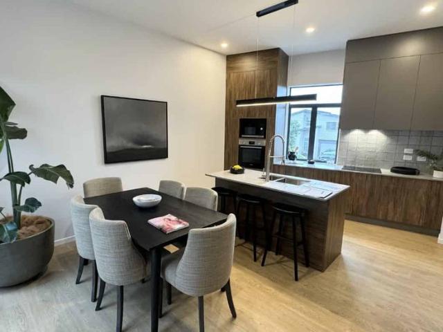 Townhouse for rent in Whangaparaoa, Oroua County