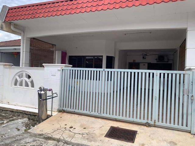 Terraced House for sale in Malaka