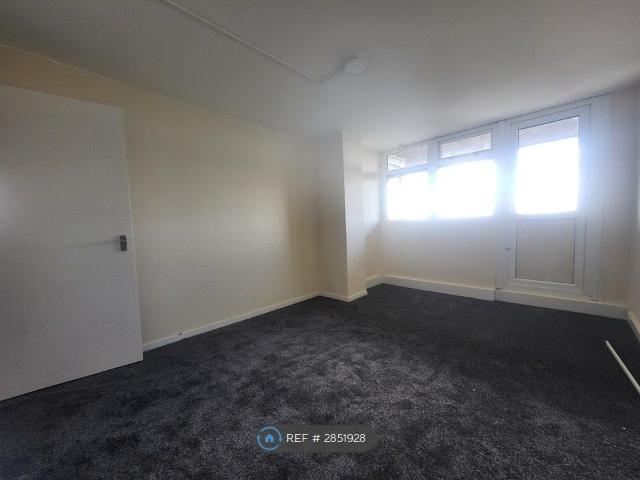 Studio for rent in Manor Farm Estate, West Midlands
