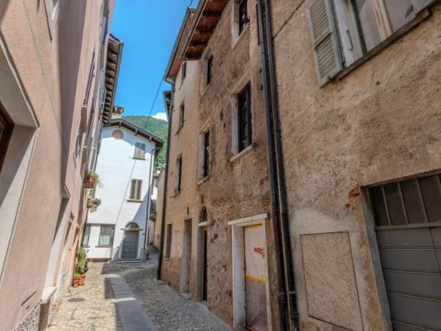 Wohnung kaufen in Bissone, Tessin