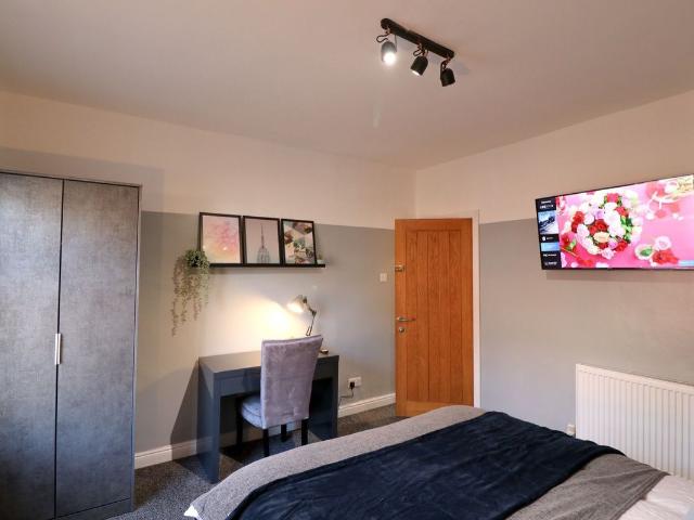 House for rent in Hyde Park, West Yorkshire