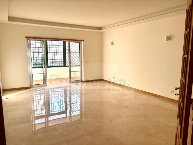 Apartamento alugar em Carcavelos, Cascais