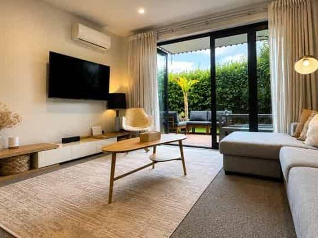 Townhouse for rent in Paremoremo, Oroua County