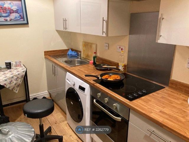 Room for rent in Plasnewydd, Falcon Lodge