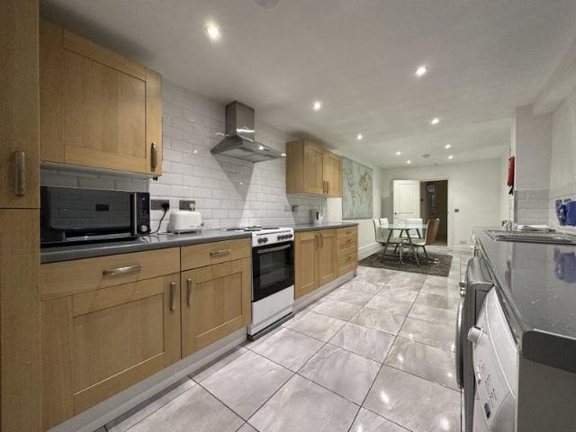 House for rent in Pengam Green, Falcon Lodge