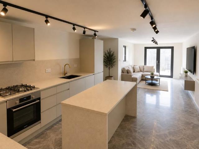 Room for rent in Falcon Lodge, Wales