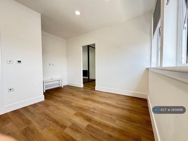 House for rent in Spring Park, Luton