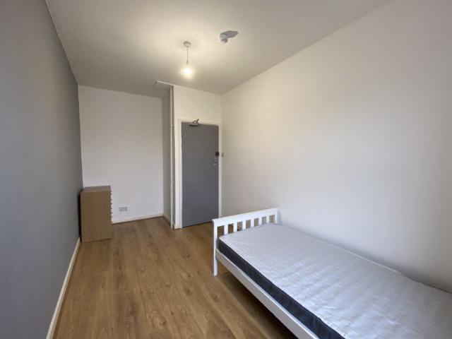 Apartment for rent in Taffs Well, Wales