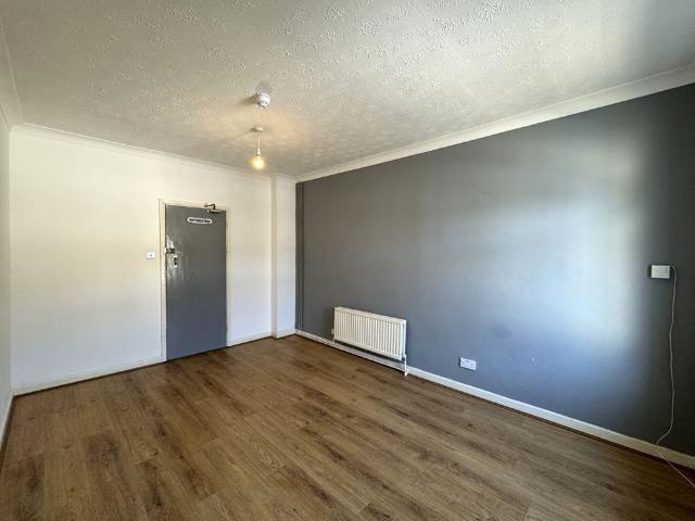 Apartment for rent in Taffs Well, Wales