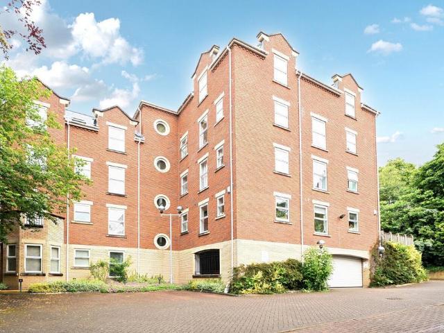 Apartment for rent in Hyde Park, West Yorkshire