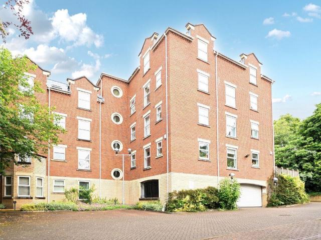 Apartment for rent in Hyde Park, West Yorkshire