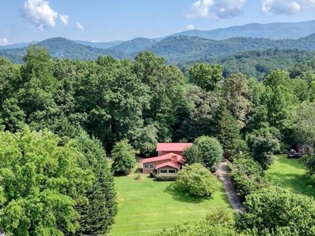 House for sale in Hayesville