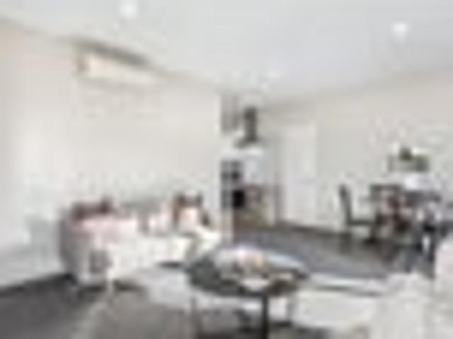 Townhouse for sale in Addington, Canterbury