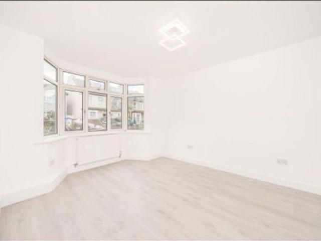 Room for rent in London Borough of Merton, Mitcham