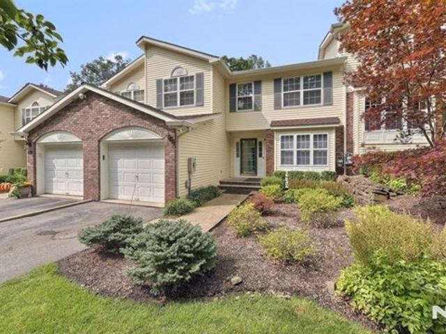 House for sale in Pines Lake, Wayne