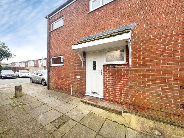 Room for rent in Digmoor, Roby Mill