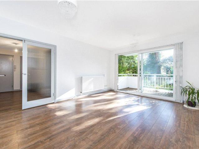 Apartment for rent in North Sheen, Greater London