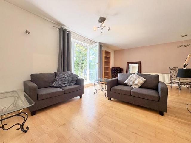 Apartment for rent in Weetwood, West Yorkshire