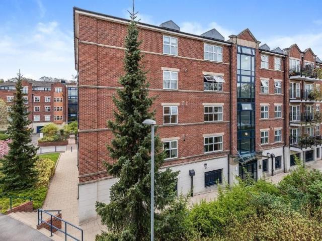 Apartment for rent in Weetwood, West Yorkshire